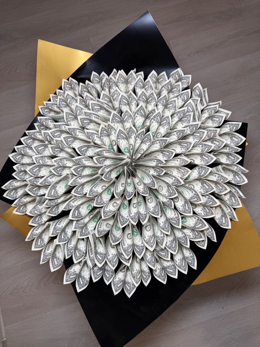 Денежный букет доллары