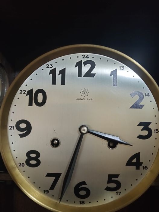Ceas de perete cu pendul junghans