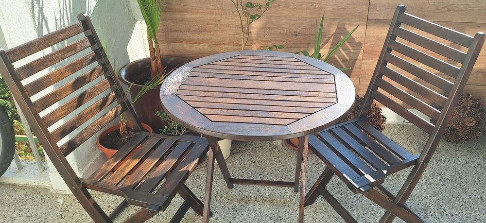 Маса и два стола за тераса