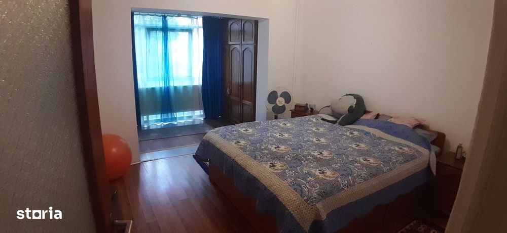 Vindem 2 camere Scriitorilor, parter cu balcon 68 mp.