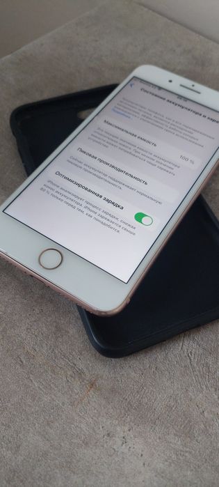 iPhone 8plus прадаю