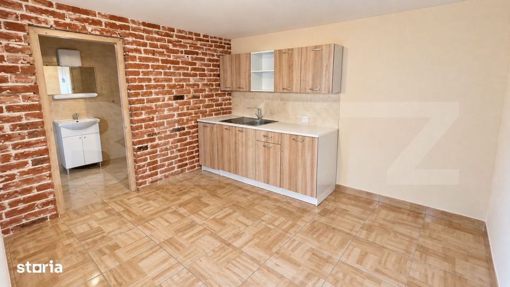Casa renovata - situata central in satul Aurel Vlaicu