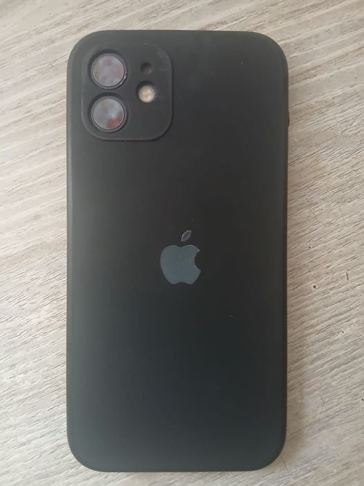 Продам Айфон 12.