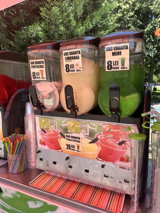 Vand masina de inghetata si aparate pentru suc granita