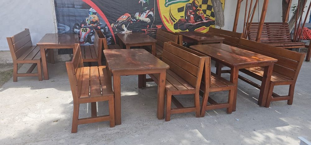 Столы со скамейками для летнего кафе