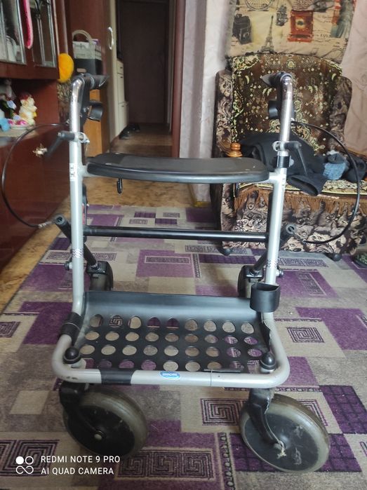 Ходунки на четырех колесах