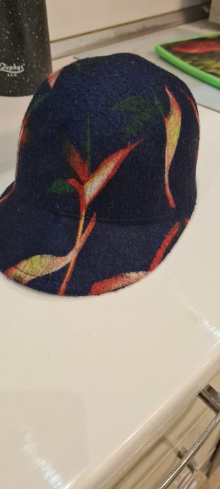 Вълнена зимна шапка