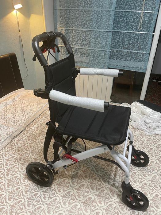 Продам инвалидное кресло новое
