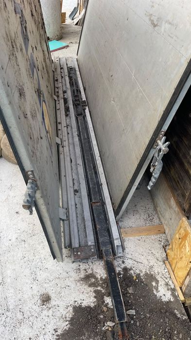 usi remorca 285x125 ,2 bucati. rem standard sau semimega
