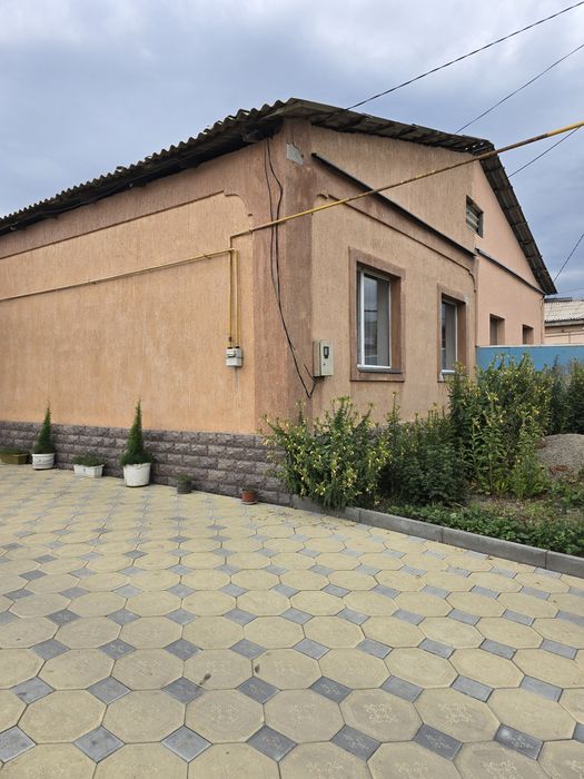 Продам пол дома 12 соток земли