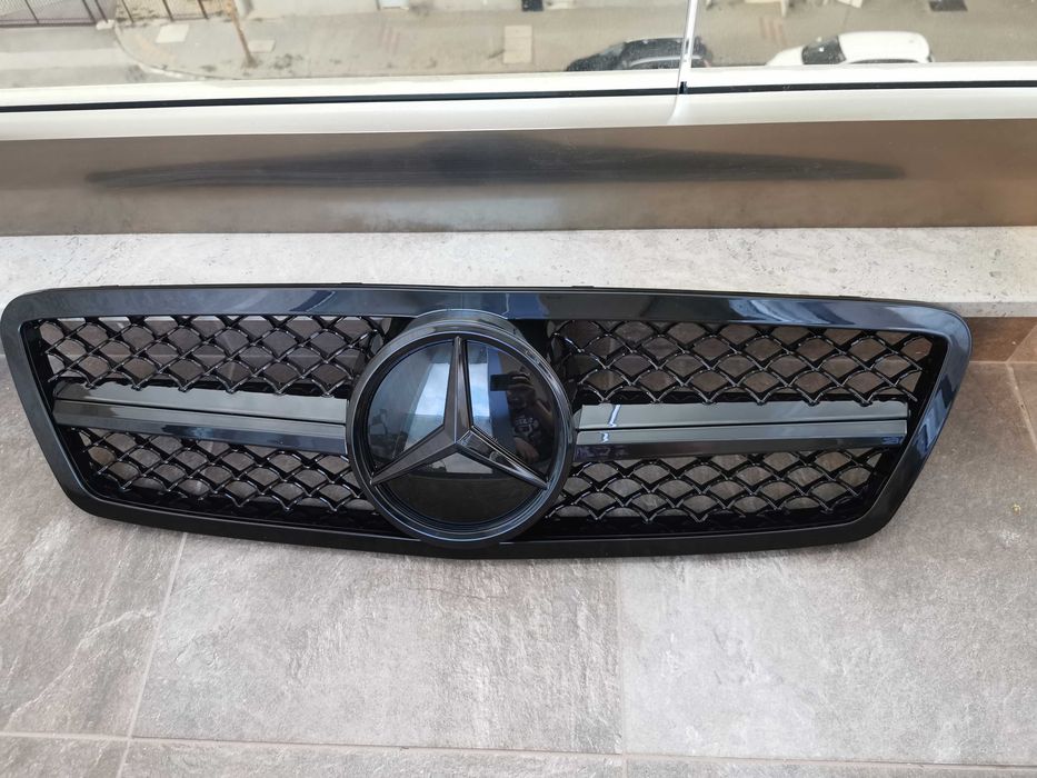 Решетка/маска с емблема тип AMG за Mercedes W203