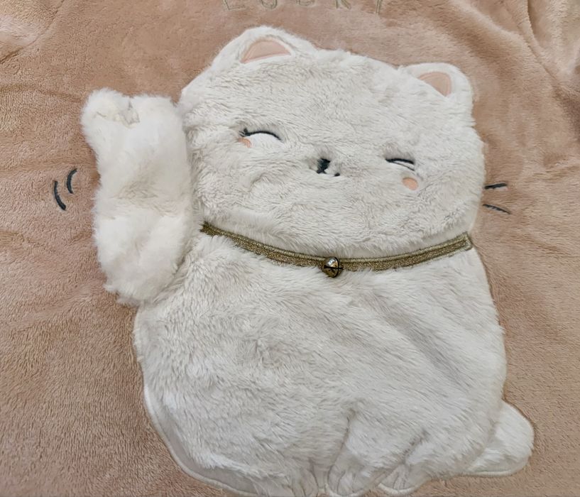 Pijama pufoasa/ fleece Oysho cu pisica norocoasa (Maneki Neko) - interactiva, S