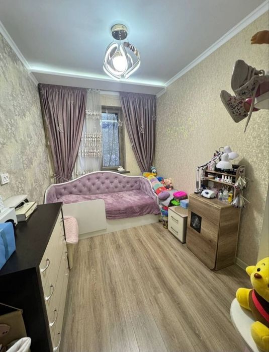 Срочна сотилади Чилонзор 18 3хона 2-етаж Хамма мебел+техникаси билан