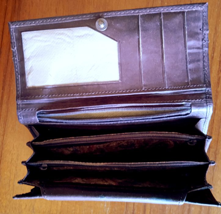 Портмоне кожаные