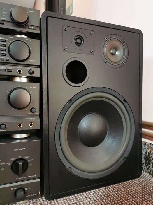 Linie Technics cu boxe Quadral