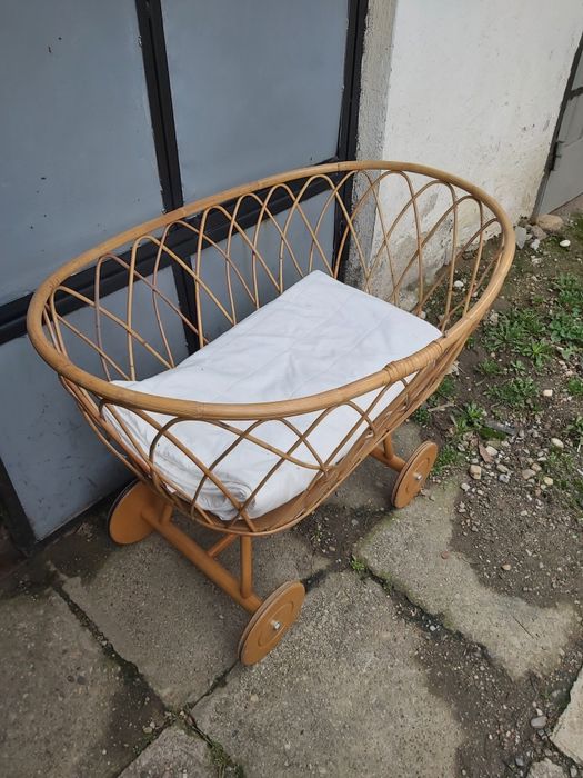 Pătuț bebeluși lemn