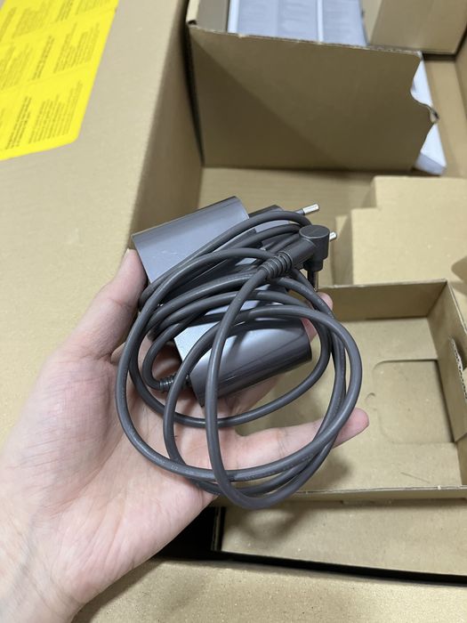 СРОЧНО ПРОДАМ пылесос dyson v11