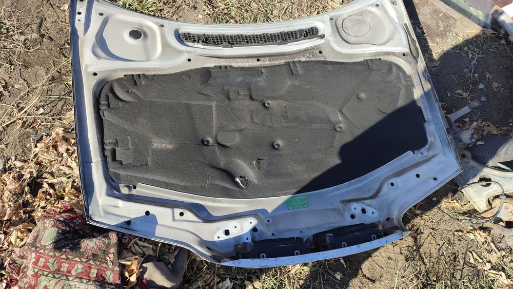 Капот на БМВ е 46