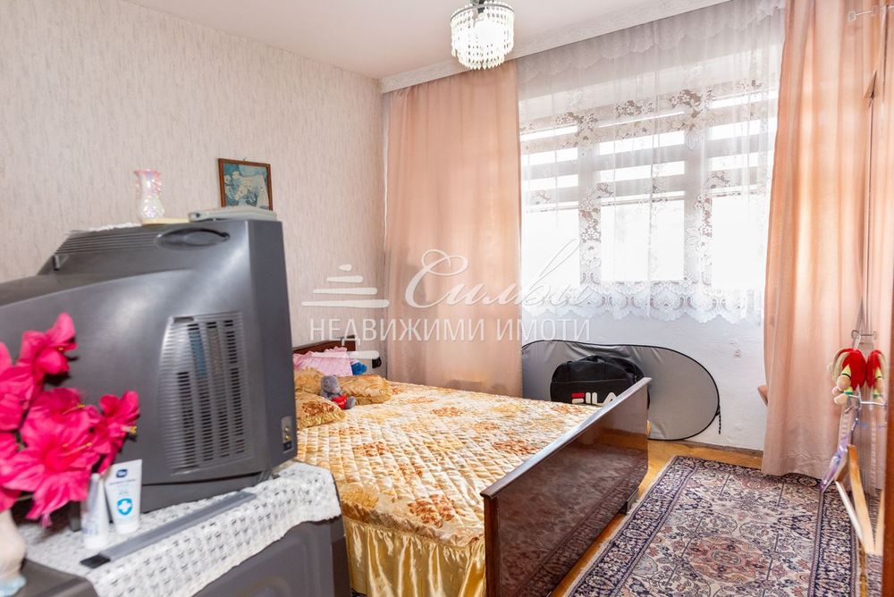 Продава се Тристаен апартамент в Шумен, Тракия - 77 кв.м за 1355 €/кв.м - Снимка #5