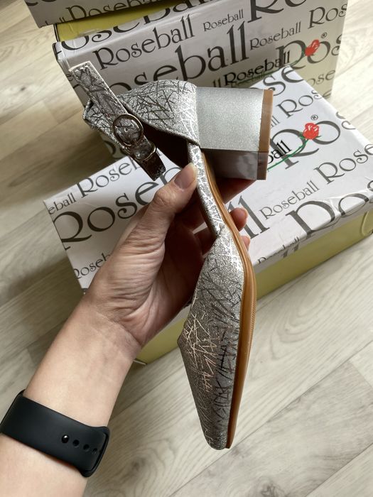 Новые босоножи для девочки