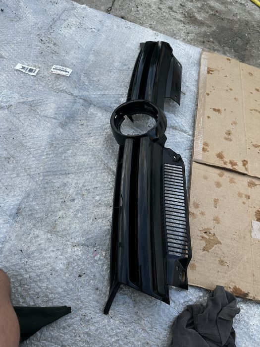 Grilă radiatir vw golf 6.cod:5K0853653.