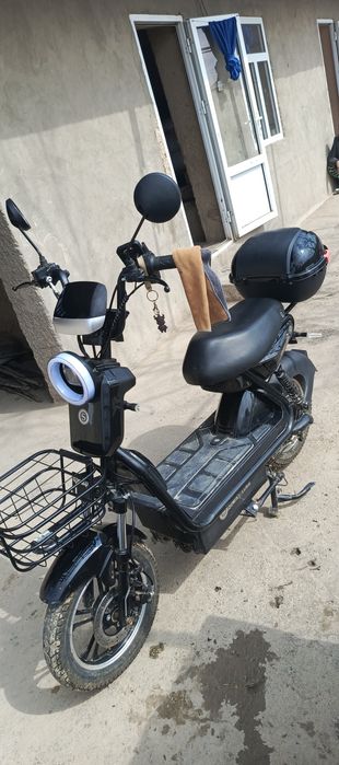 Скутер сотилади.