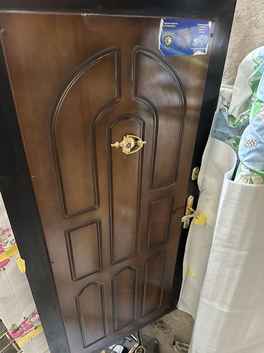 Железная  входная дверь б/у