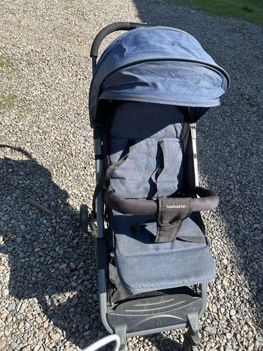 Коляска прогулочная в нормальном состояний