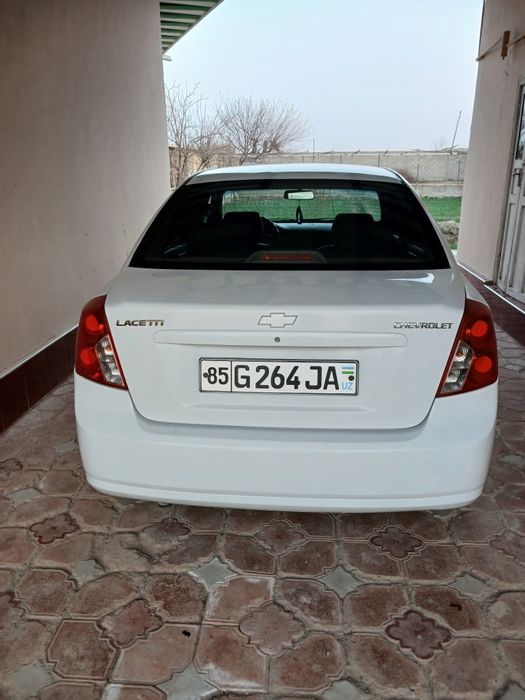 Lasetti 1.8 xolati yaxshi