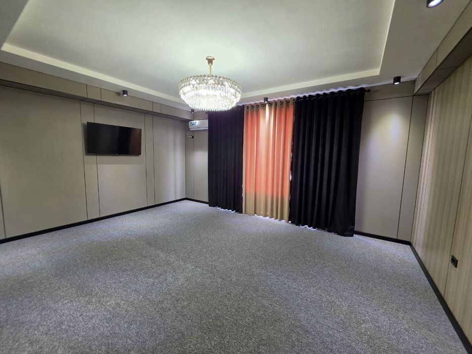 Ofic salon 3 qavatli bino
