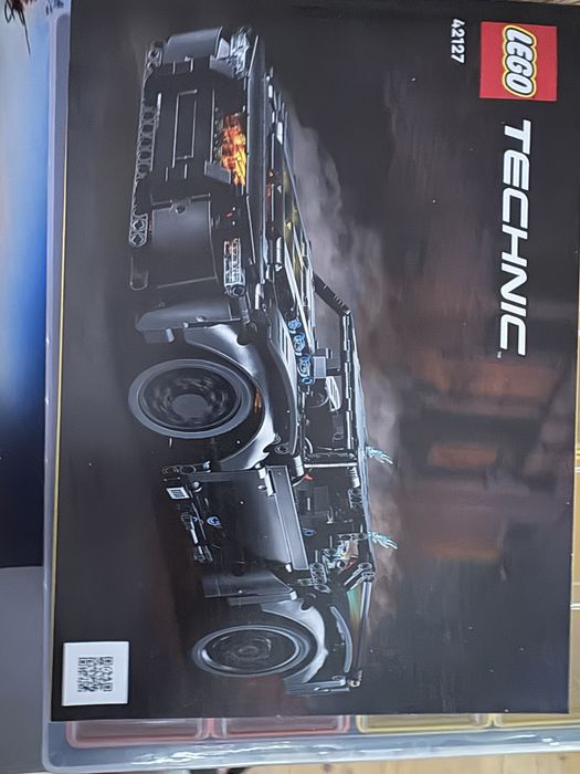 Продавам Lego Technic 42127 The Batman + подарък