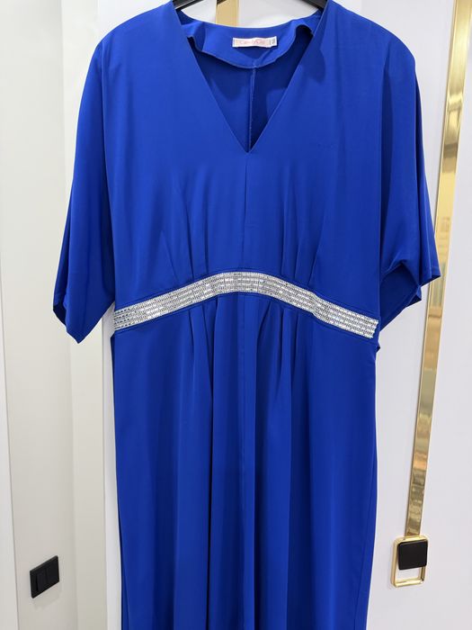 Платье женские и плащи