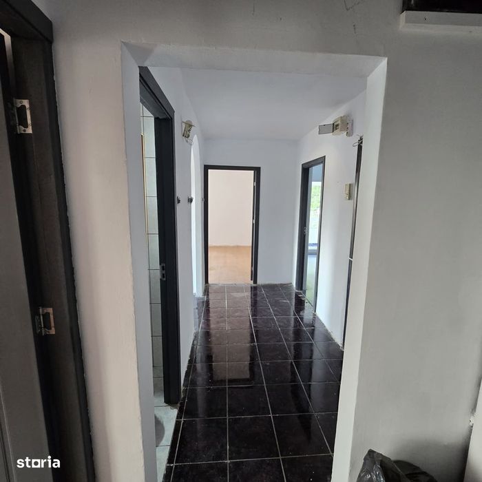 Apartament 3 camere PC et. 2 Velența cu îmbunătățiri, imediat ocupabil — fotografia 2