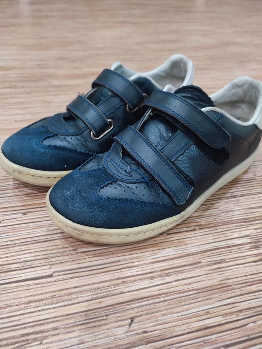 Продам школьную обувь