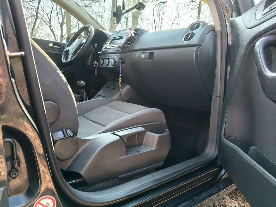 Volkswagen Golf 2005 benzină, 2.695 € — imagine 2