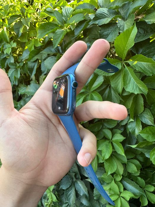 Apple Watch 7 blue