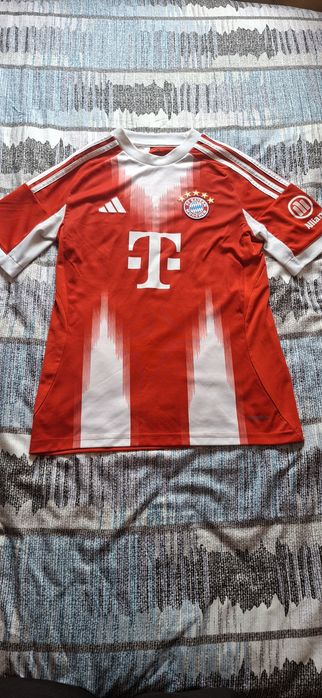 Tricou original , luat de la stadionul Allianz Arena