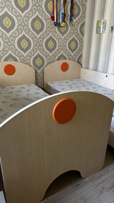 Продам 2 кровати 90*180. Польша
