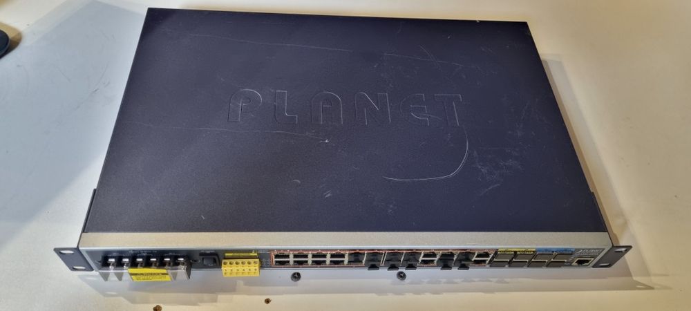 Switch Industrial Managed PLANET IGS-6325-24P4X | 24x GbE PoE+ | 4x 10G SFP+