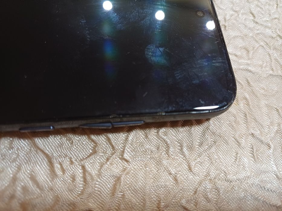 Продавам телефон.