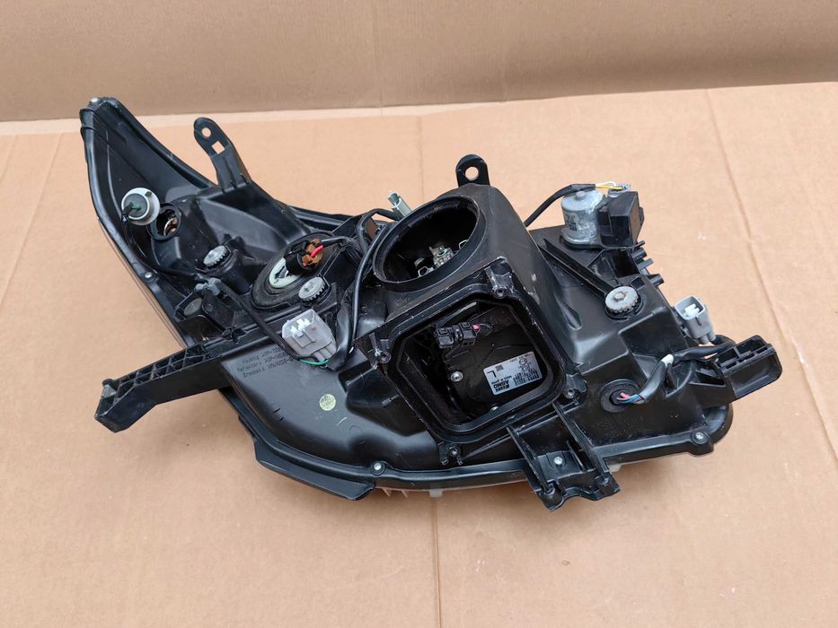 Ляв фар за Toyota Land Cruiser 150 Xenon / Тойота Ленд Круизер Ксенон