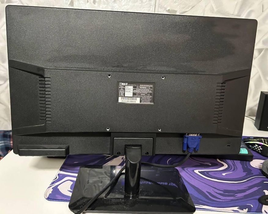 Продаю монитор Qmax