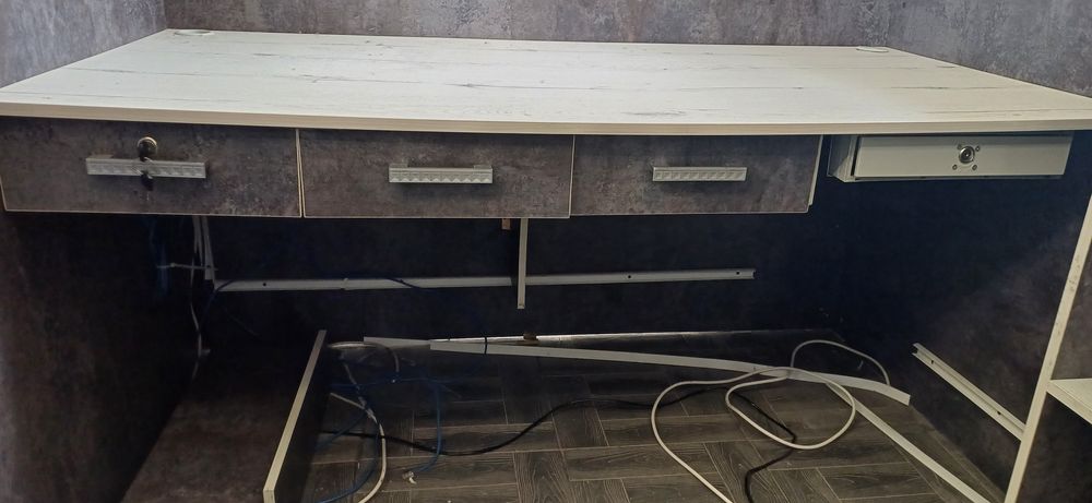 Продам офисный  стол