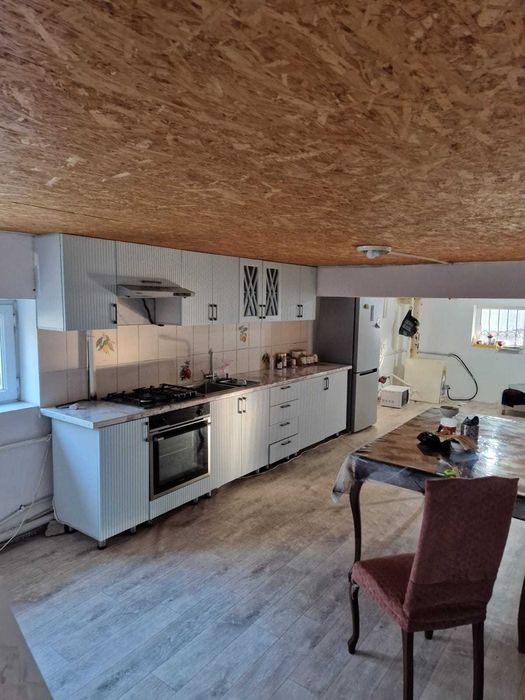 Жер үй сатылады.