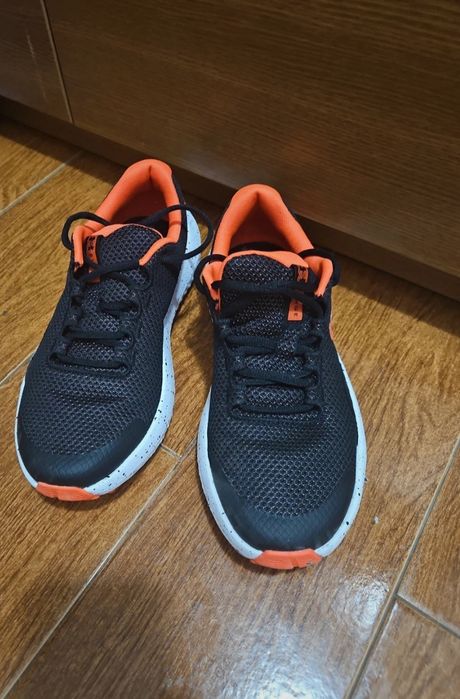 Adidasi Under Armour
