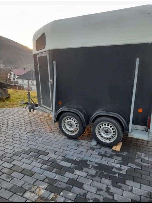 De vânzare remorcă pentru animale 2 locuri 2 tone