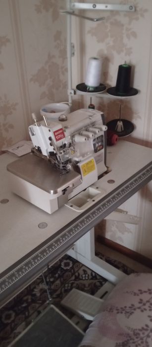 Аверлок  машинка