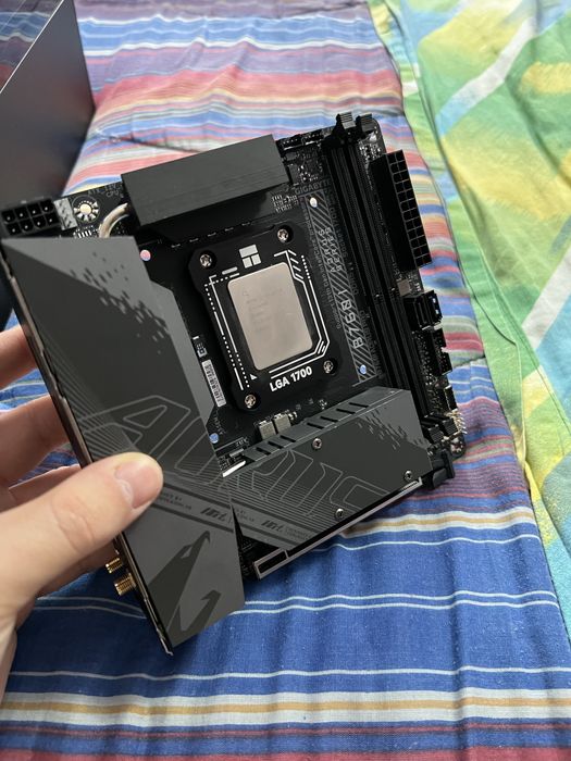 Placa de baza B760I Aorus Pro DDR5 + I513600K + contact Frame Garantie