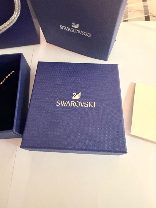 Lanț Swarowski, lebada