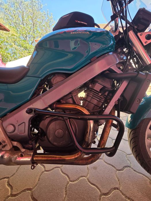 Vînd Honda ntv 650